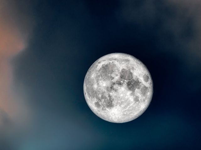 moon-6365467_1920
